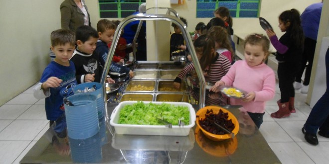 Autarquia de Mortágua oferece refeições a alunos e comparticipa nos livros escolares